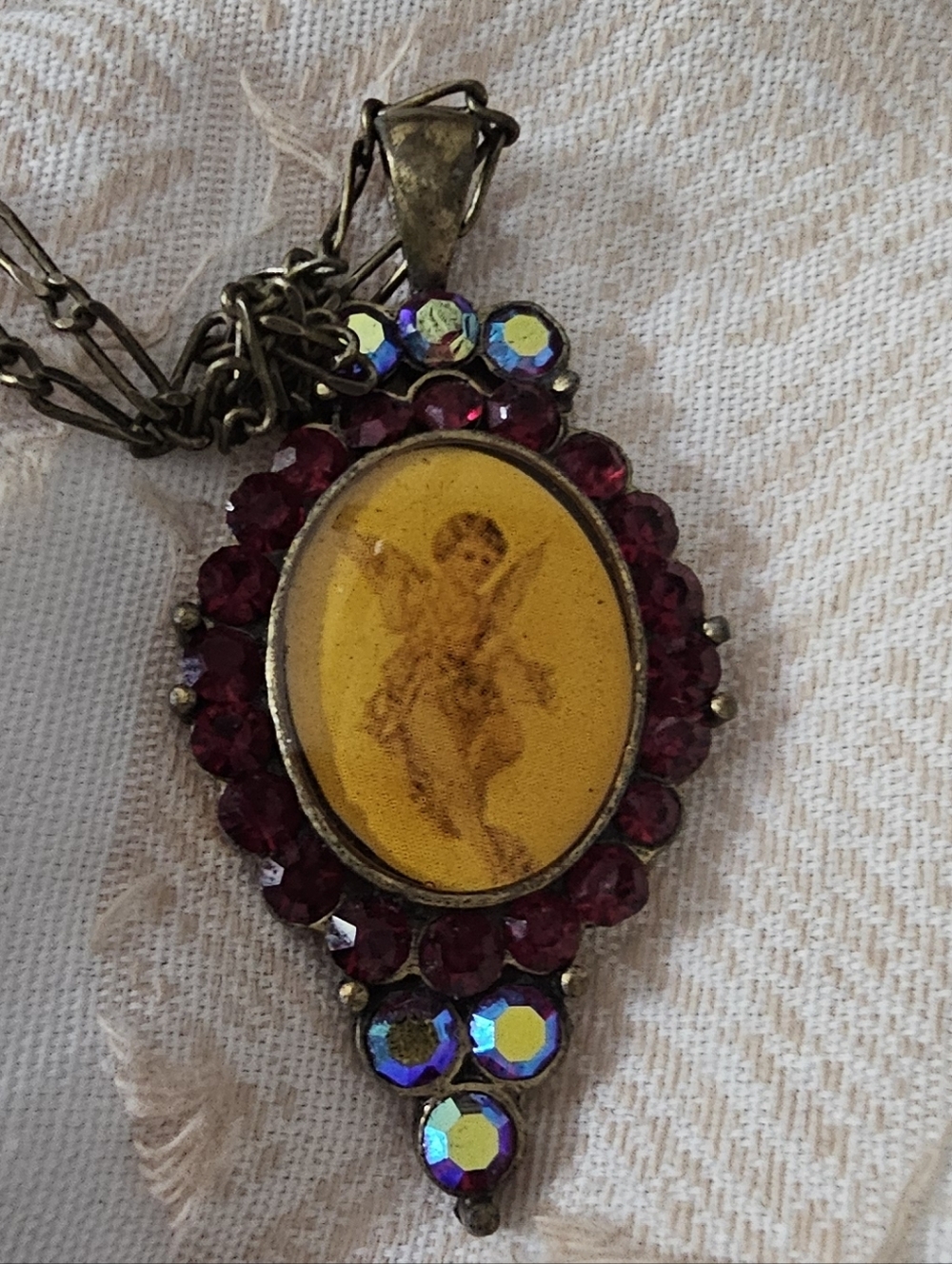 Vintage-Inspired Yellow Cameo Pendant Necklace with Pink Accents